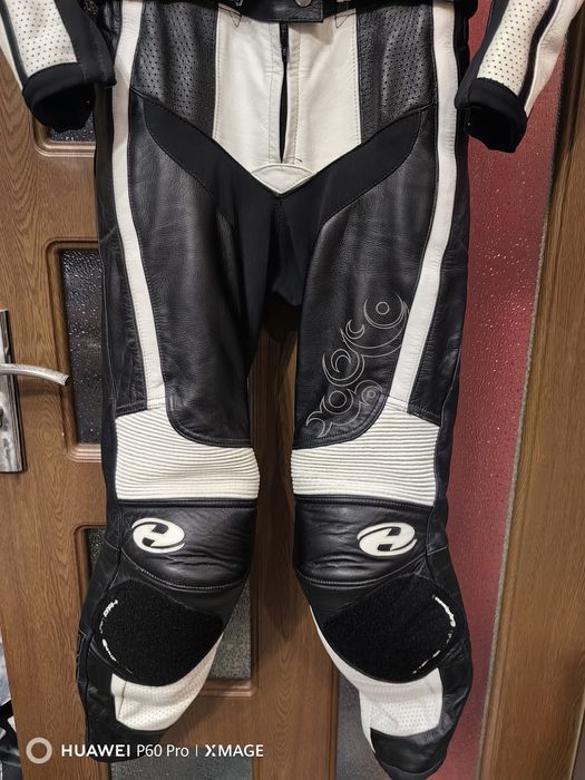 Дамски мото екип

Held

Размер 36