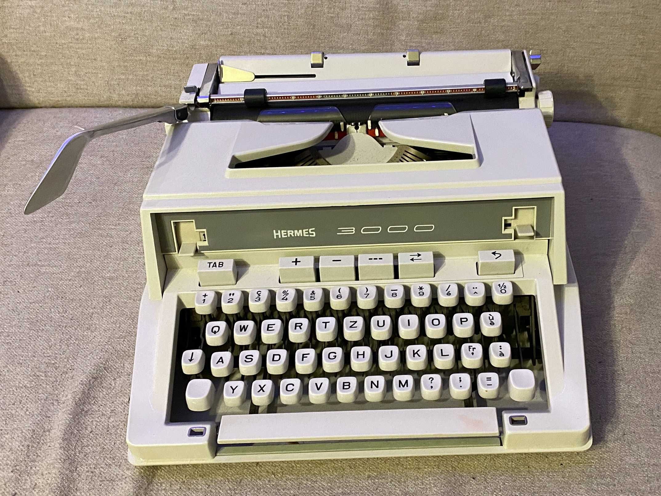 Masina de scris mecanica HERMES 3000 -  anii 70 perfecta