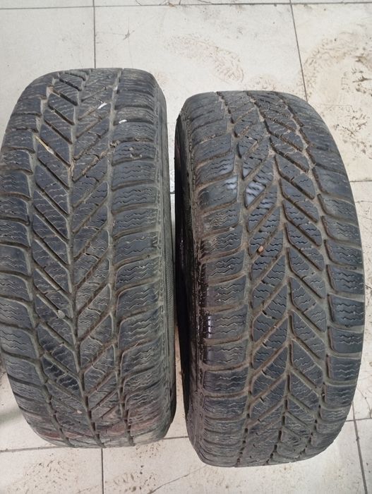 Продам две покрышки 195/60 r15.