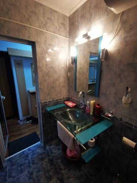 Тристаен апартамент срещу хотел България!