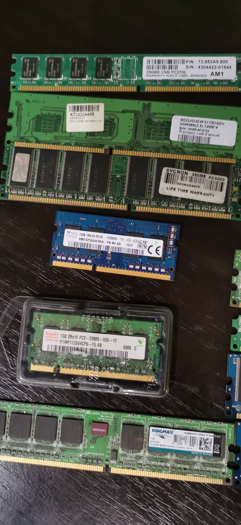 Memorii RAM DDR2 2GB si 1 GB