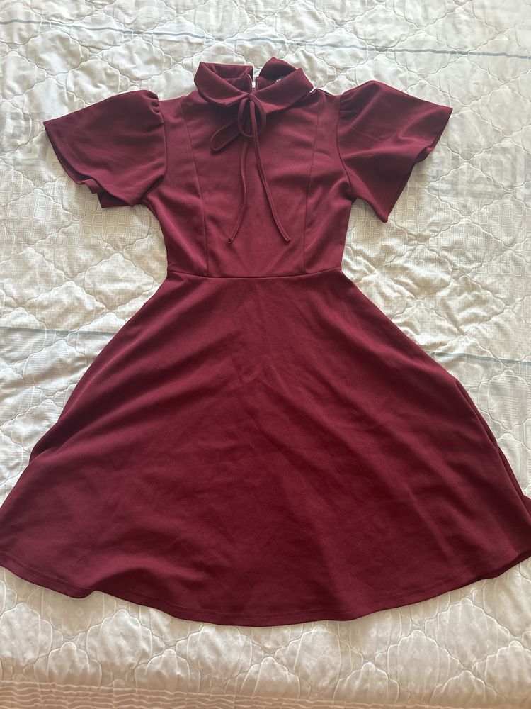 Продавам две рокли- размер 34(Xs)