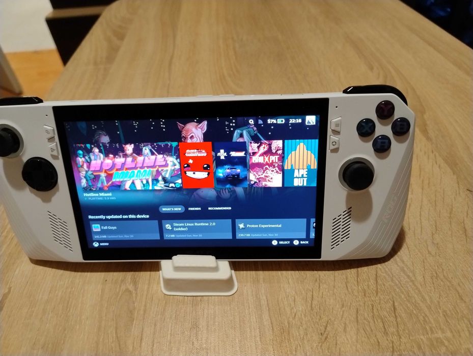 Asus Rog Ally Z1 Extreme със Steam OS, чантичка и донгъл