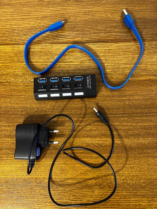 Hub USB 3.0 cu alimentare externă – ideal pentru HDD-uri și periferice