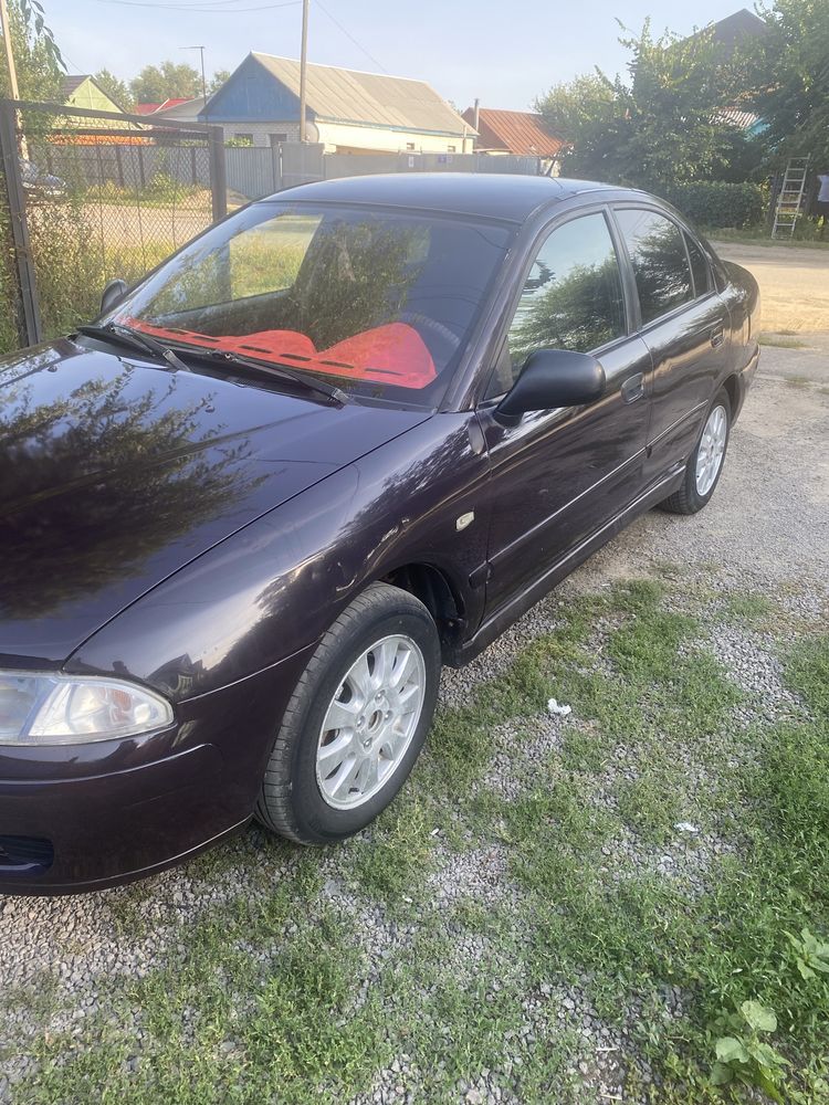 Продается Mitsubishi Carisma 2002 года