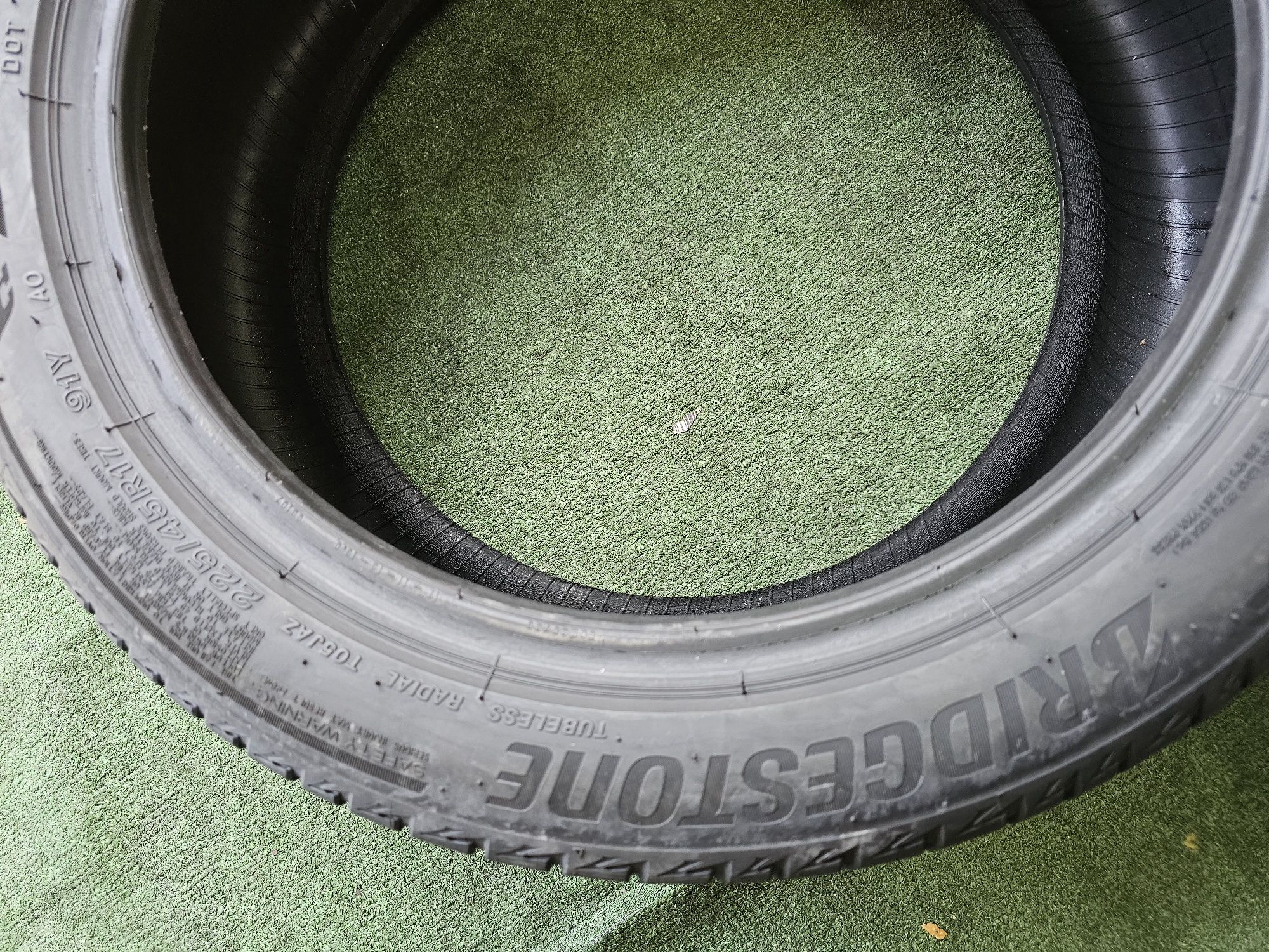 225 45 17 vara bridgestone