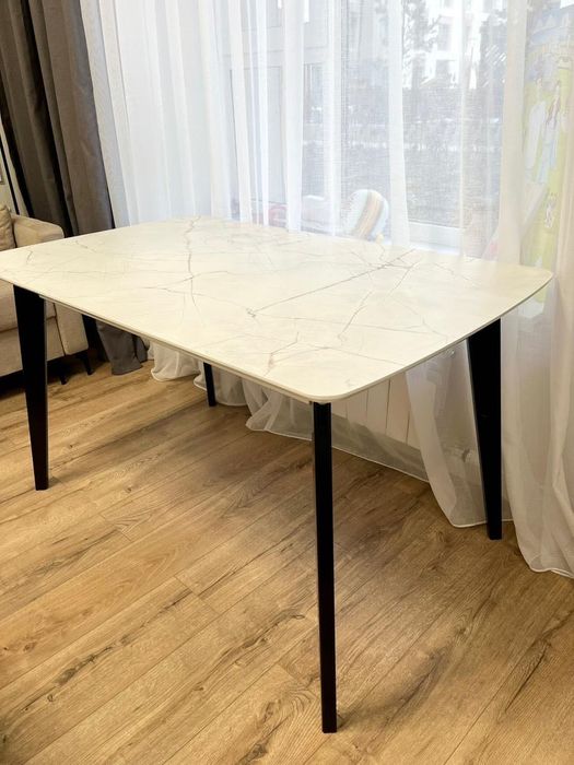 Продам обеденный кухонный стол