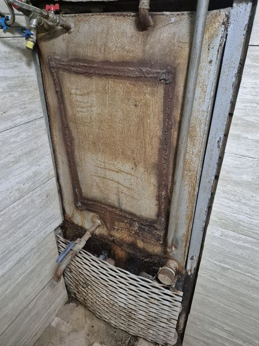 Отдам железную печь на металл.  Требуется демонтаж