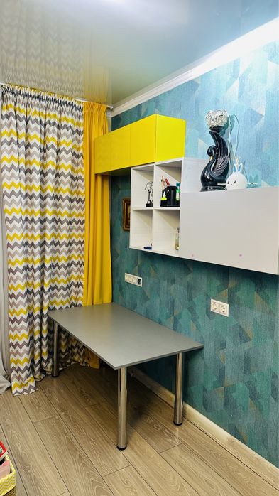 Полка шкаф стол шторы для детской