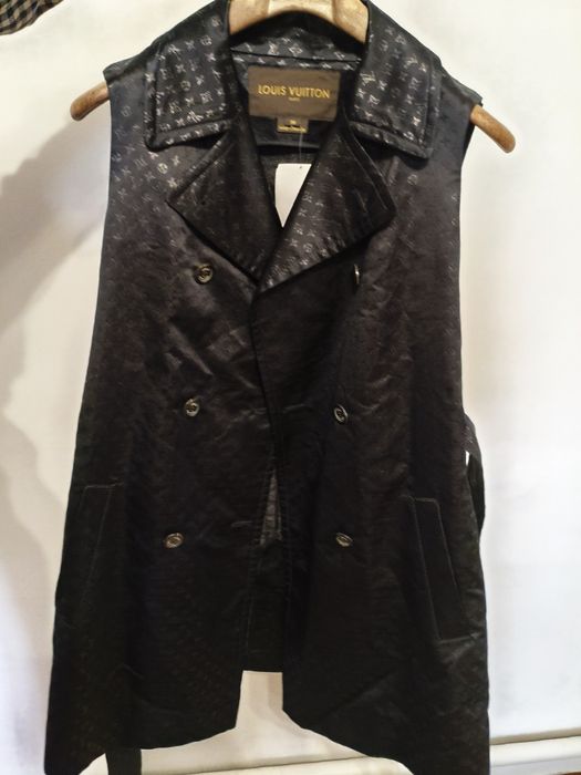 Плащ безрукавка со сьемным меховым воротником Louis Vuitton