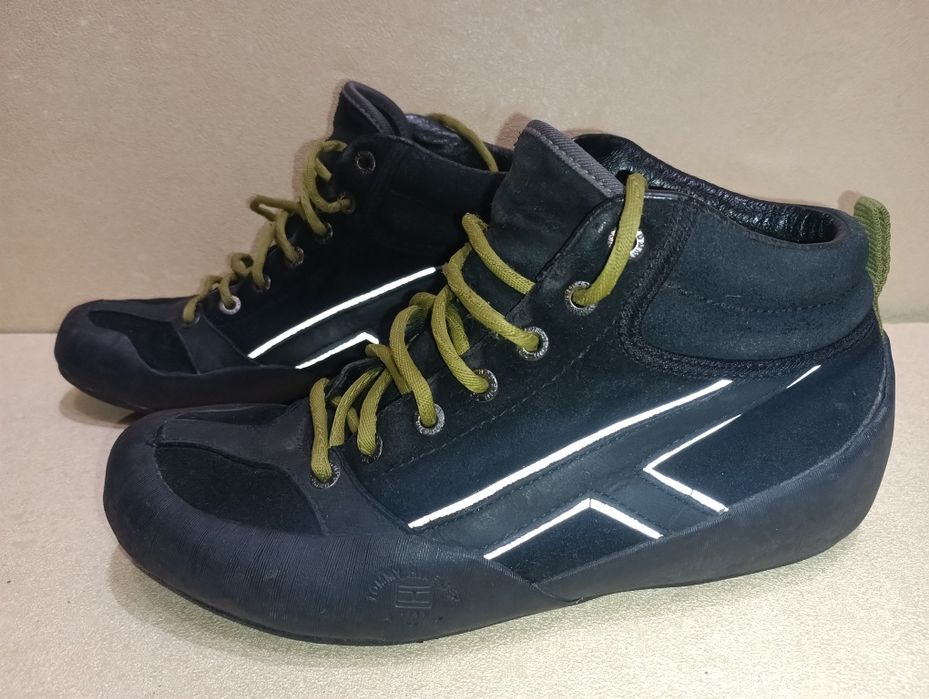 Рокерски боти Hilfiger N38 - 35 лв