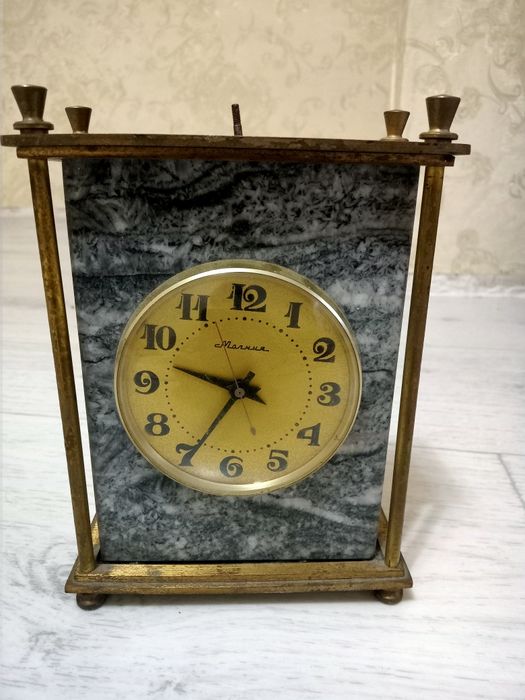 Часы старые не рабочий мрамор/железо