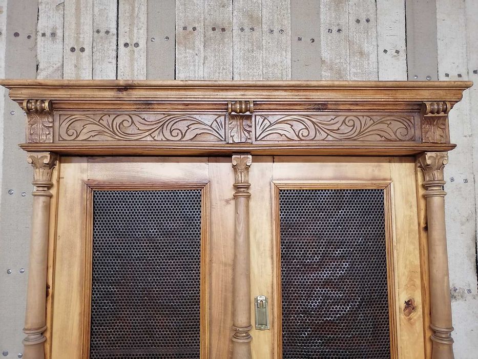 Bufet/Dulap foarte vechi din lemn masiv /Vitrina