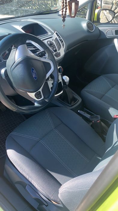 Vând Ford fiesta