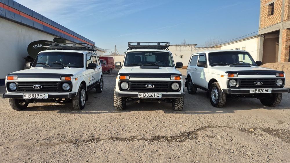 moshina niva 4eshiklik xamma navrotlari bor olib xaydash kerak