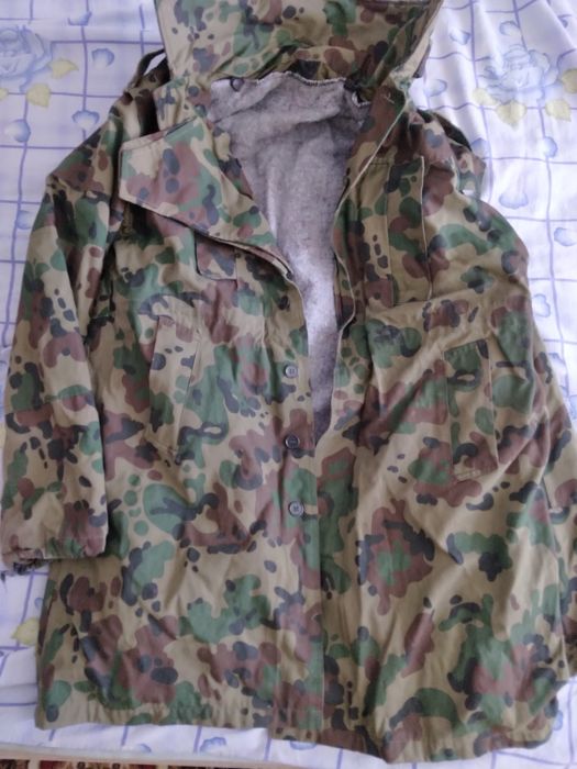 Vând 2 cămăși, 4 centuri, ,1 scurtă iarnă