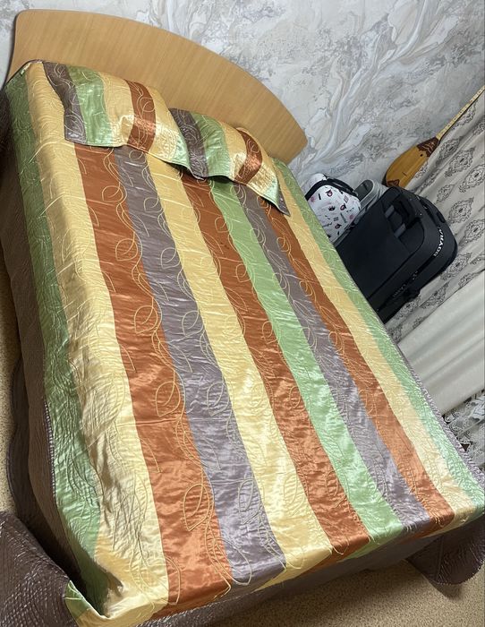 Продам двухспальнюю кровать б/у