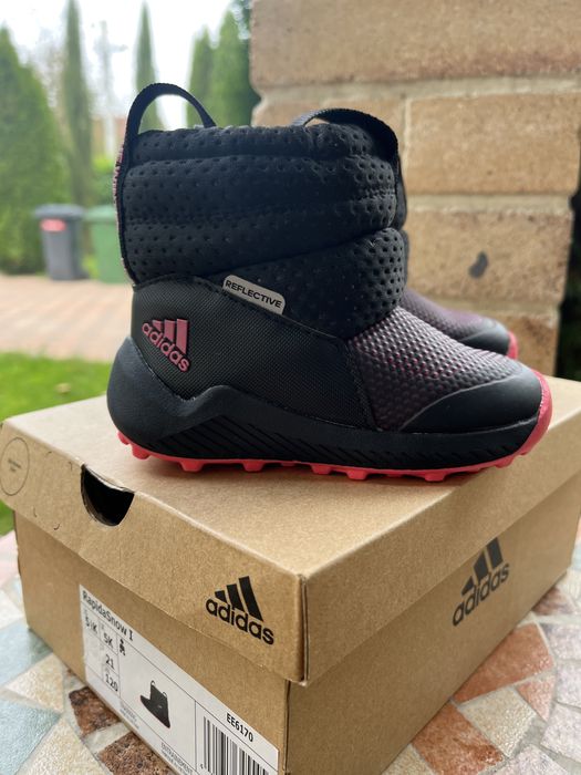 Vând cizmulie fetite Adidas marimea 21