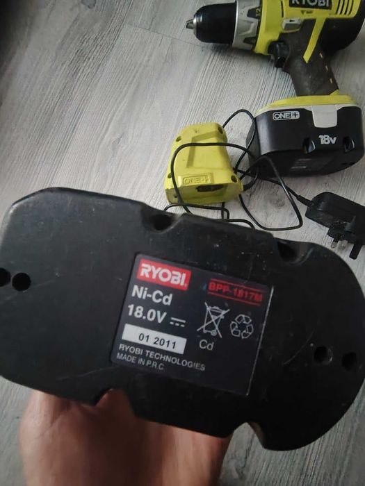 Autofiletanta Ryobi 2 bucăți + încărcător și baterii