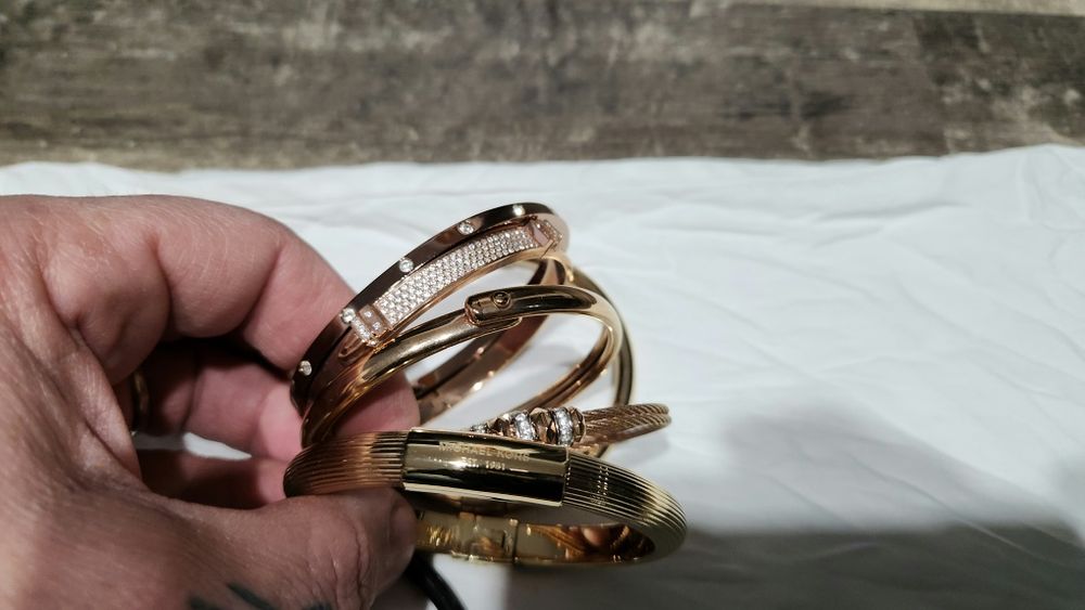 DKNY, Michael Kors, Swarovski, Fosill