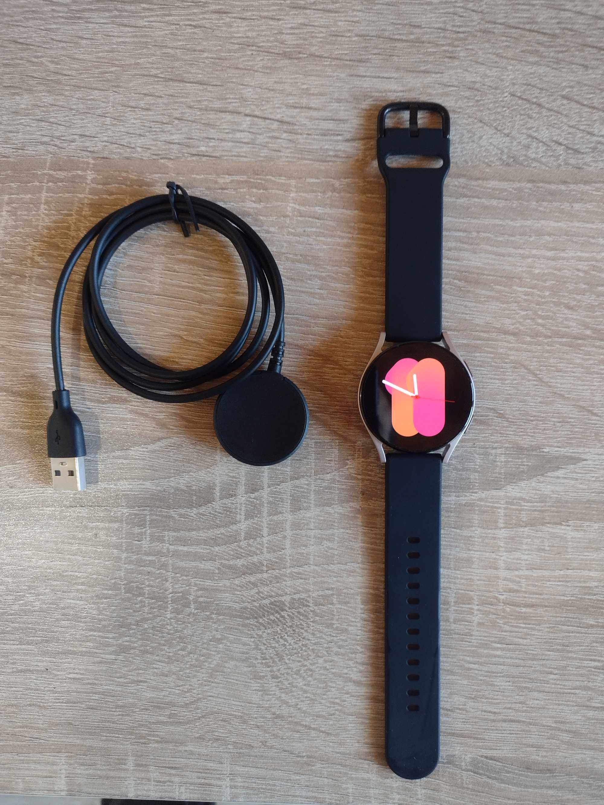 Samsung Galaxy Watch 5 pink gold