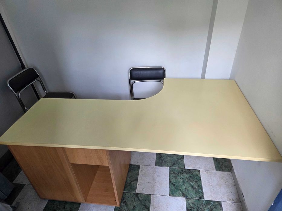 Бюро с чекмеджета