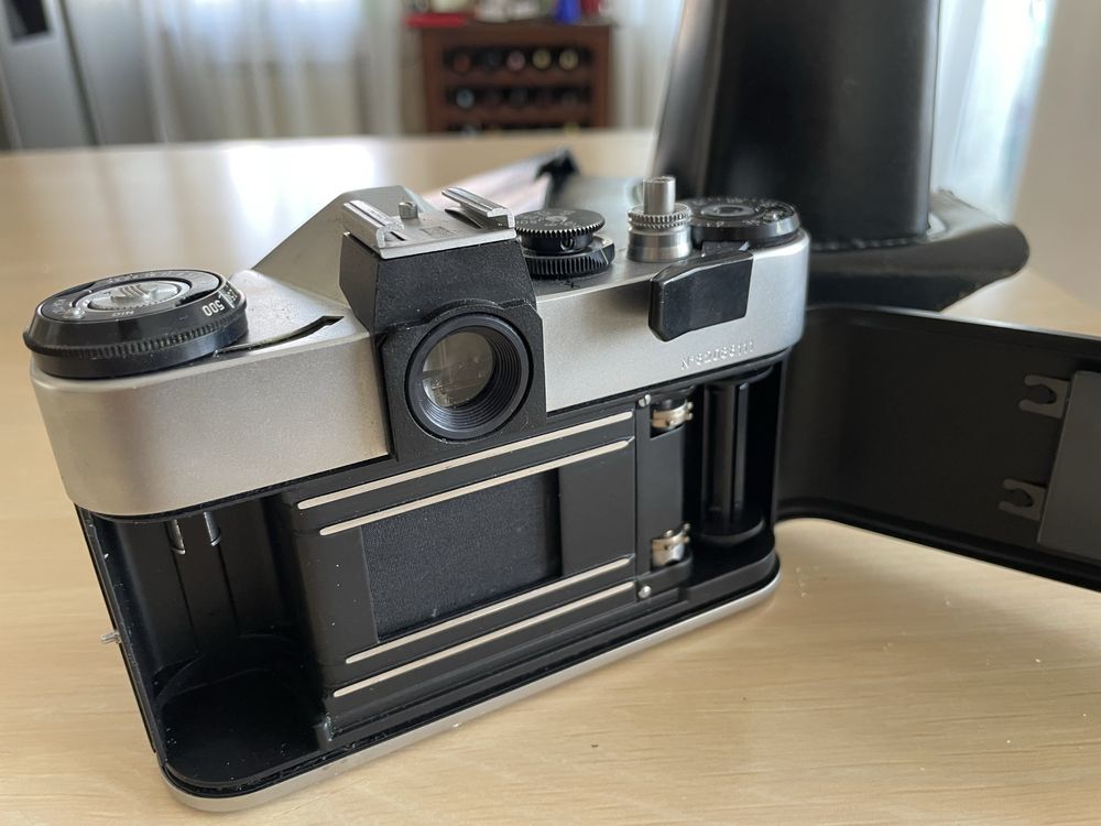 Продавам фотоапарат Зенит ЕМ с обектив Helios 44 М 58mm f/2
