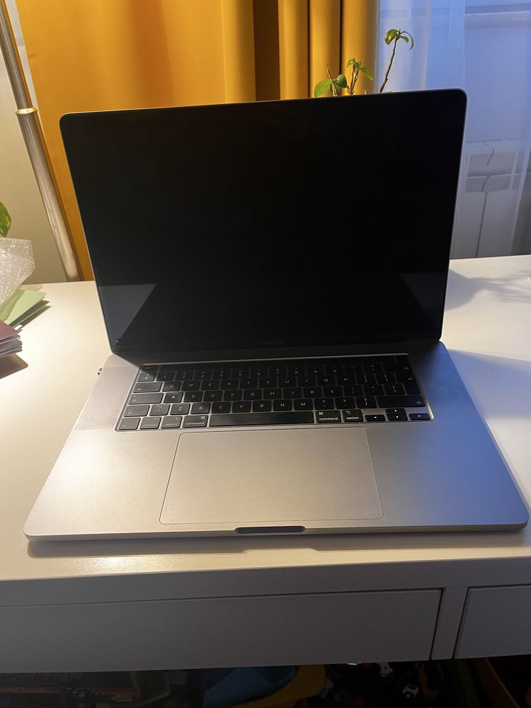 Macbook pro 16 i9 2.4 Ghz- 32GB - 512 SSD
