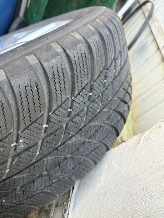 Set 4 roti, jante cu anvelope iarna VW 215/55R17