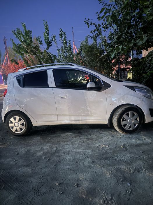 Spark tezda sotiladi pul kerak