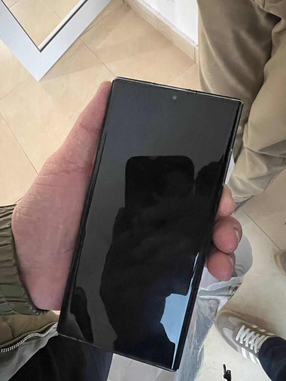 Samsung S 22 ultra zor xolati qirchiq yoq xamma narsasi bo ruchkasi yo