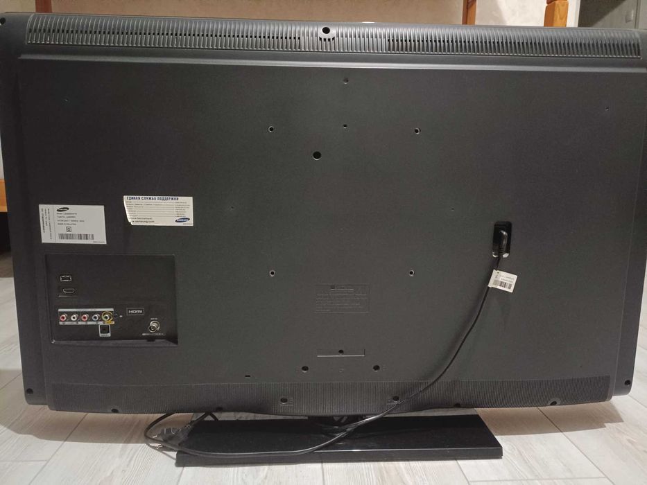 Продае́тся телевизор SAMSUNG 43 диагональ.