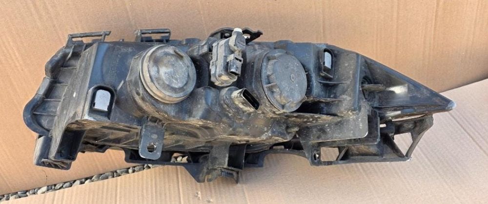 Vând  far dreapta Renault Megane 2 (2004–2006) Valeo original