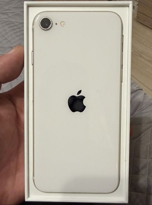 Продам Iphone SE 2022