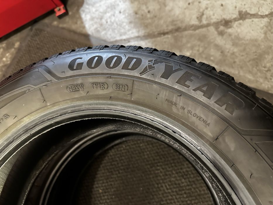 205/60 R16 96H XL - Goodyear Ultra Grip 9+ M+S Oferta