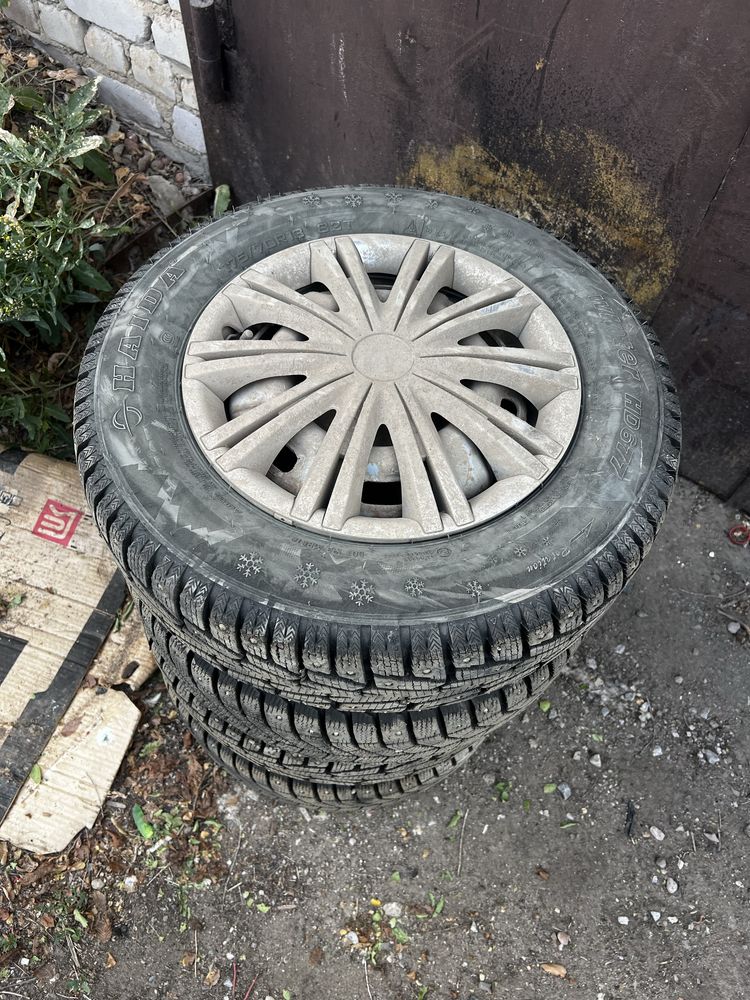 Продам зимний 175/70/14