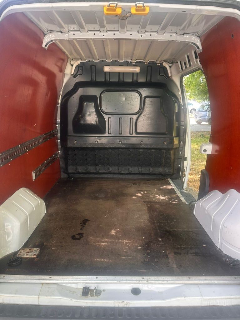 Vand Ford Tranzit Conect 1,8 D impecabil