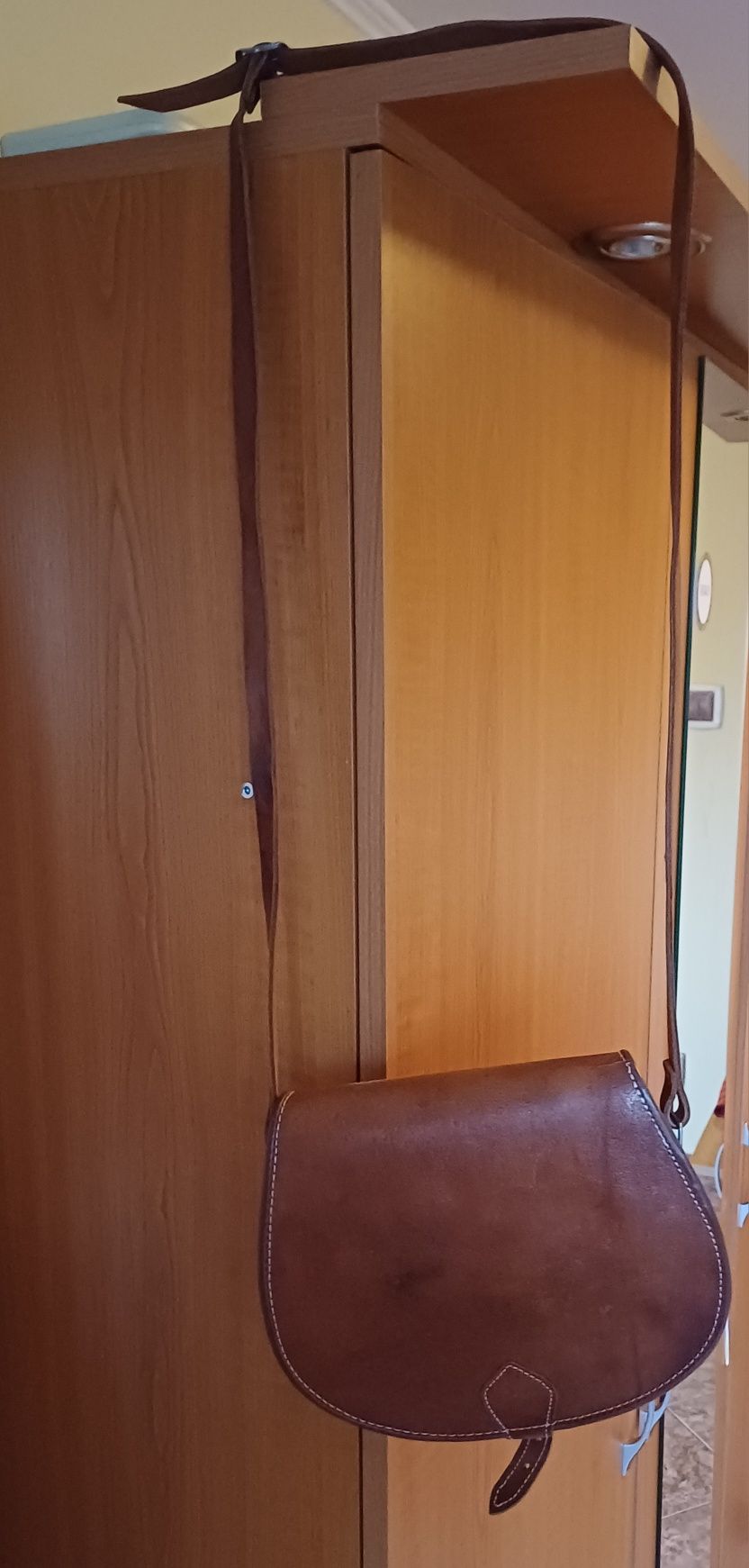 Geanta maro din piele-postas