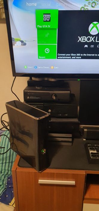 Vând Xbox 360 250Gb Complet