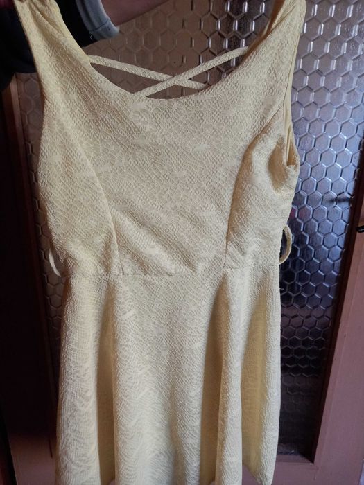 Лятна жълта рокля