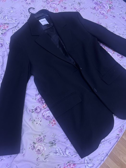 Черно сако Bershka (размер XS-S) – отлично състояние