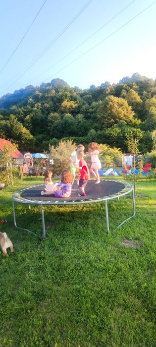 LOC de JOACĂ in aer liber și PISCINĂ
