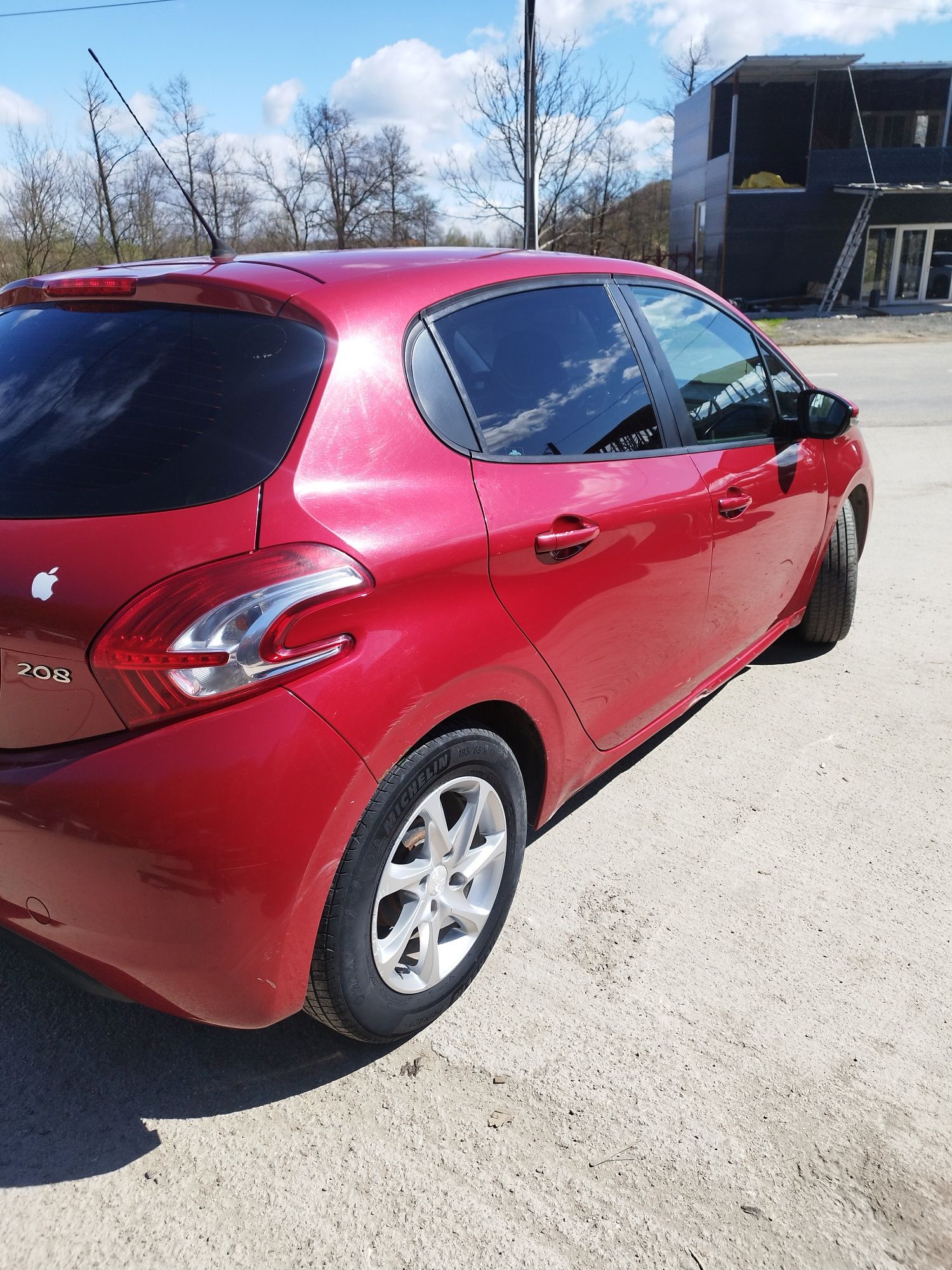 vind Peugeot 208 1,4 hdi 2014
