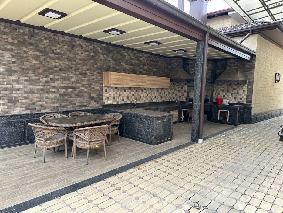 Дом продаётся 16-соток. Мирзо Улугбек район Центр Луначарского.