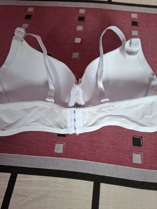 Vând Sutien cu Dantelă Mărimea 38/85 Nou