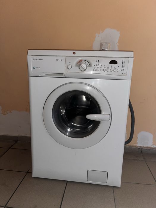 Продам стиральную машину Electrolux (не рабочая)