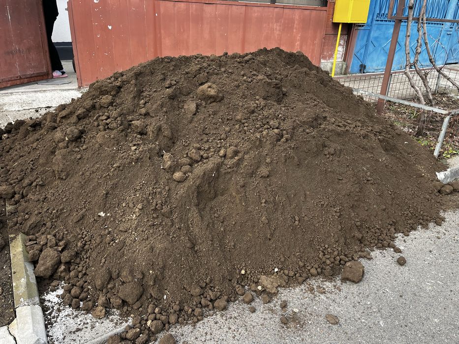 Vand pamant negru , galben, sau de umplutura