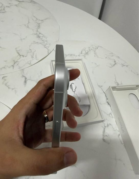 Vand iphone 16  Arata ca nou