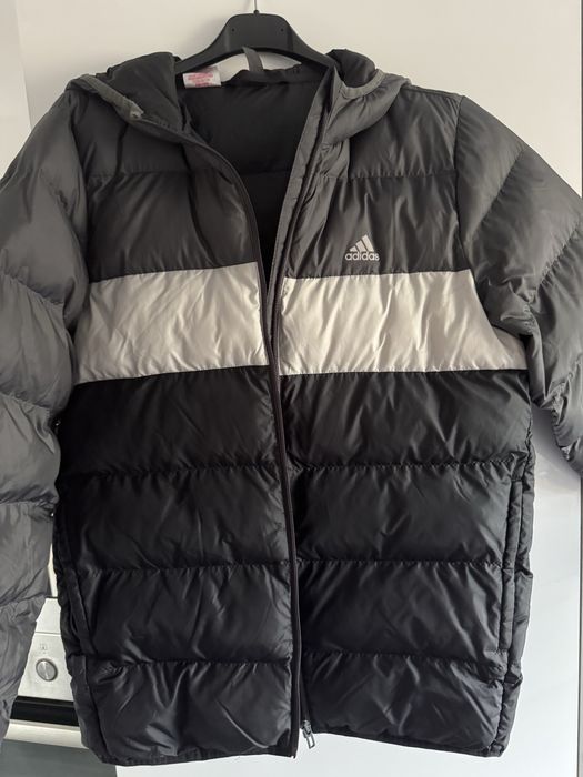 Яке  Adidas. запазено