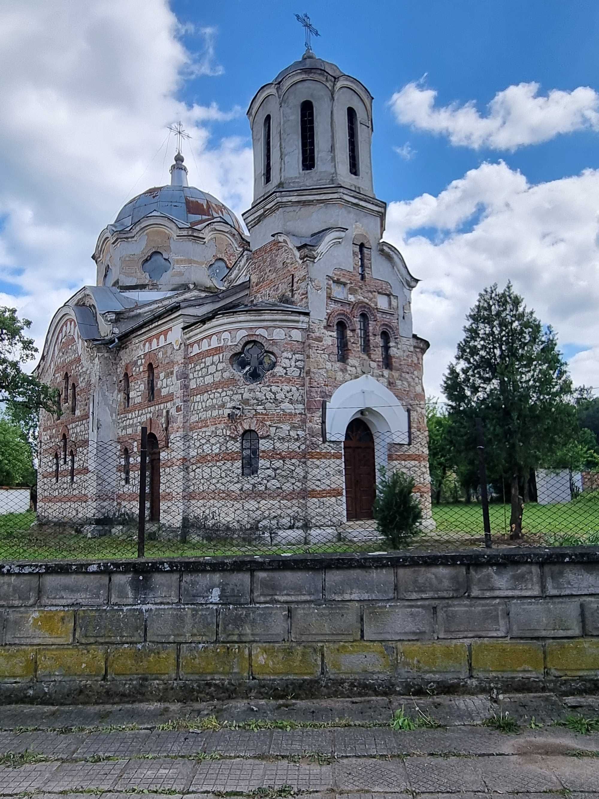 Къща с двор в с. Краводер